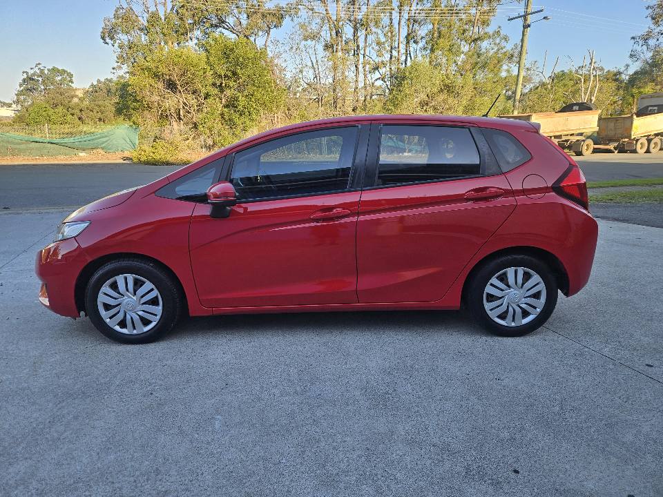 2015 Honda jazz vtec automatic low kms4.jpg